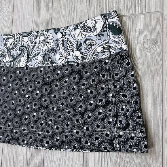 Sweet Spot Skirt Reversible Wrap Mini Adjustable Paisley Floral Black White Gray - Picture 10 of 12